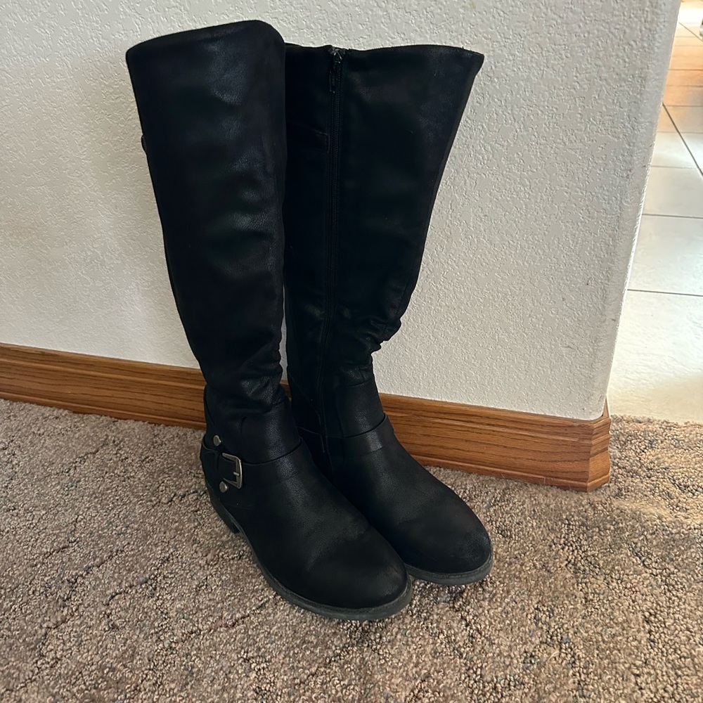 Bear Traps Sleek Black Boots